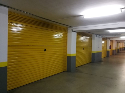 Puertas Basculantes privadas para comunidad de vecinos