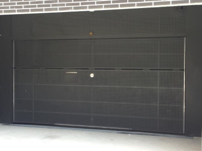 Porta Basculant i folrat de paret