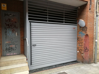 Porta cancel·la comunitat de veïns