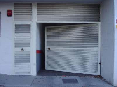 Porta Batent lacada amb blanc