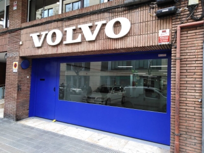 Porta cancel·la amb vidre