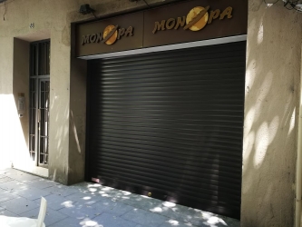 Porta Enrotllable comerç de barri