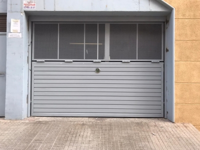 Porta Basculant comunitat