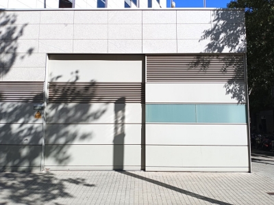 Porta Corredera amb fixes de vidre per Hotel Sheraton