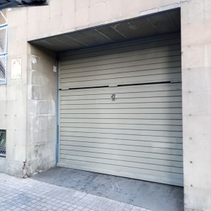 Porta Basculant entrada magatzem